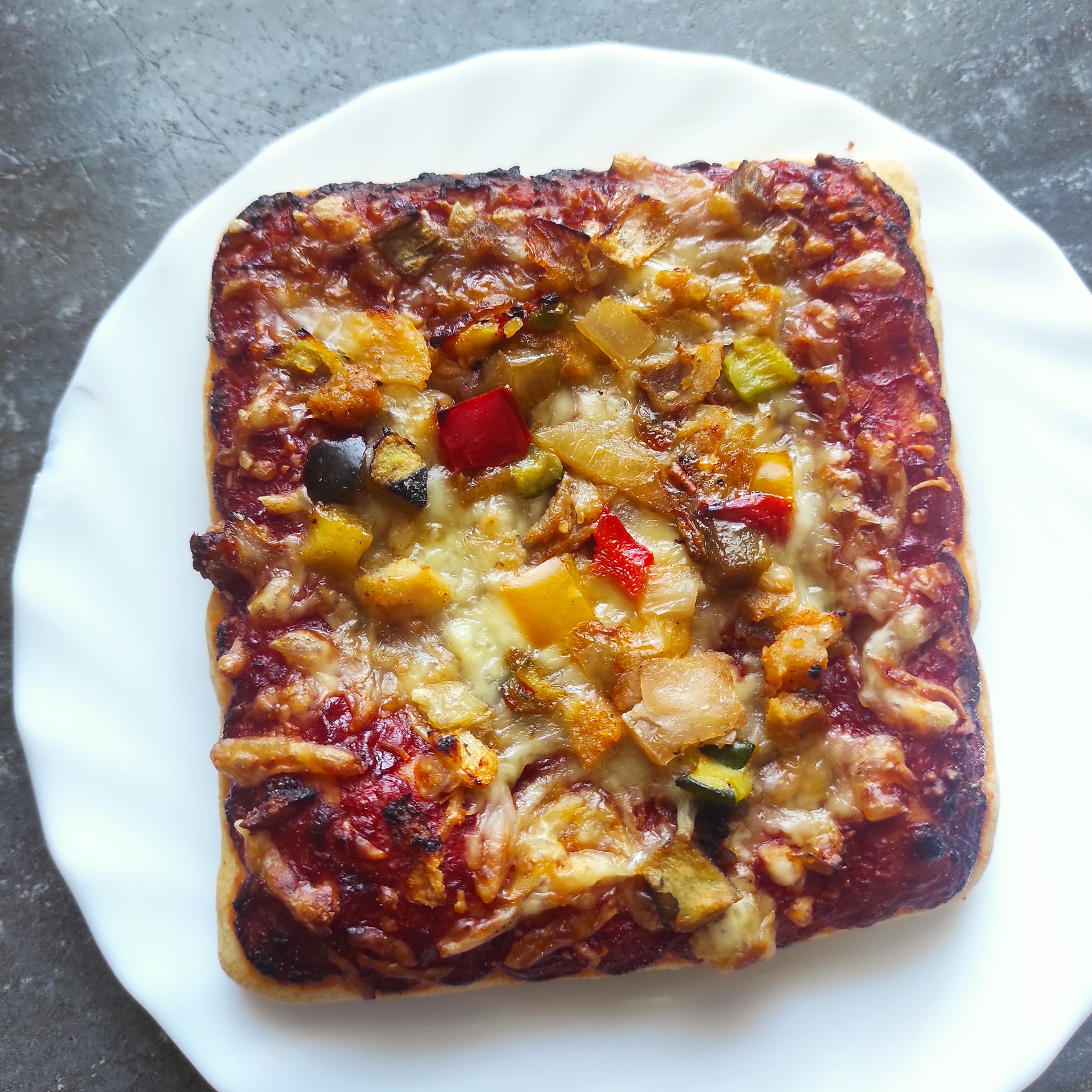 Pizza kurczak warzywa – biedronka 4 (1)
